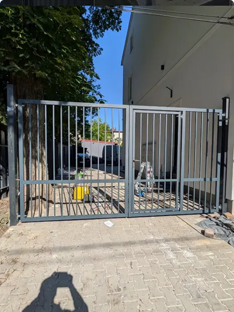 Brama i ogrodzenie metalowe